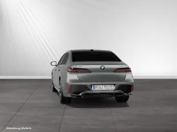 750e xDrive Individual/Frozen|M Sport Pro|B&W