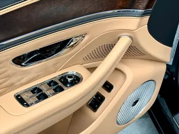Bentley Flying Spur Azure V8