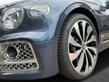Bentley New Flying Spur V8 Azure