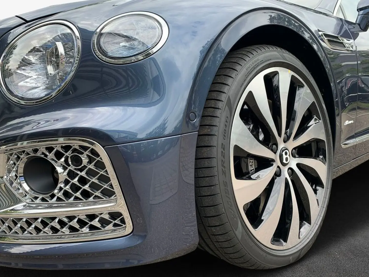 Bentley New Flying Spur V8 Azure