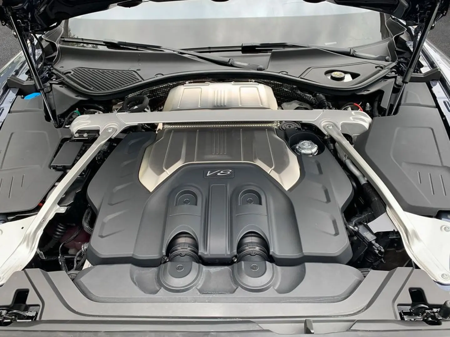 Bentley New Flying Spur V8 Azure
