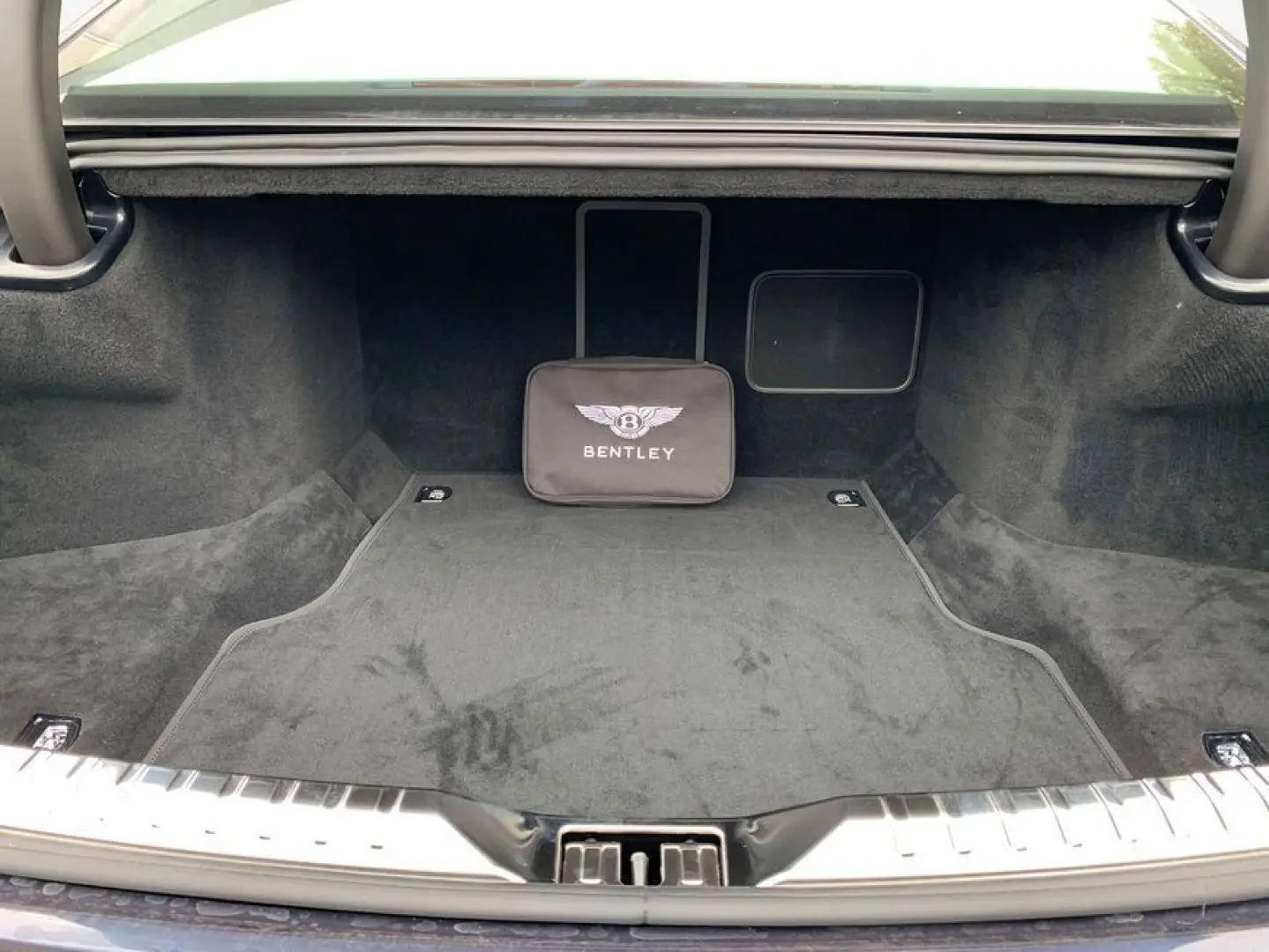 Bentley New Flying Spur V8 Azure