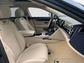 Bentley New Flying Spur V8 Azure