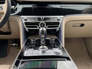 Bentley New Flying Spur V8 Azure