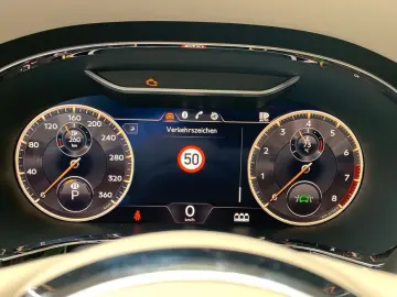 Bentley New Flying Spur V8 Azure