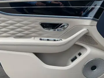 Bentley New Flying Spur V8 Azure