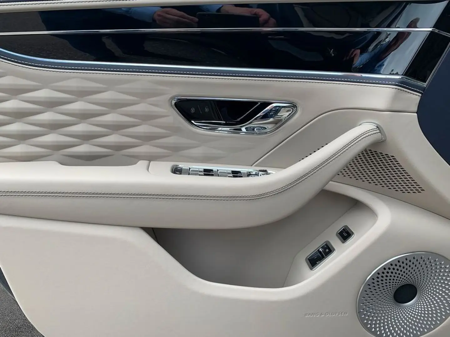Bentley New Flying Spur V8 Azure