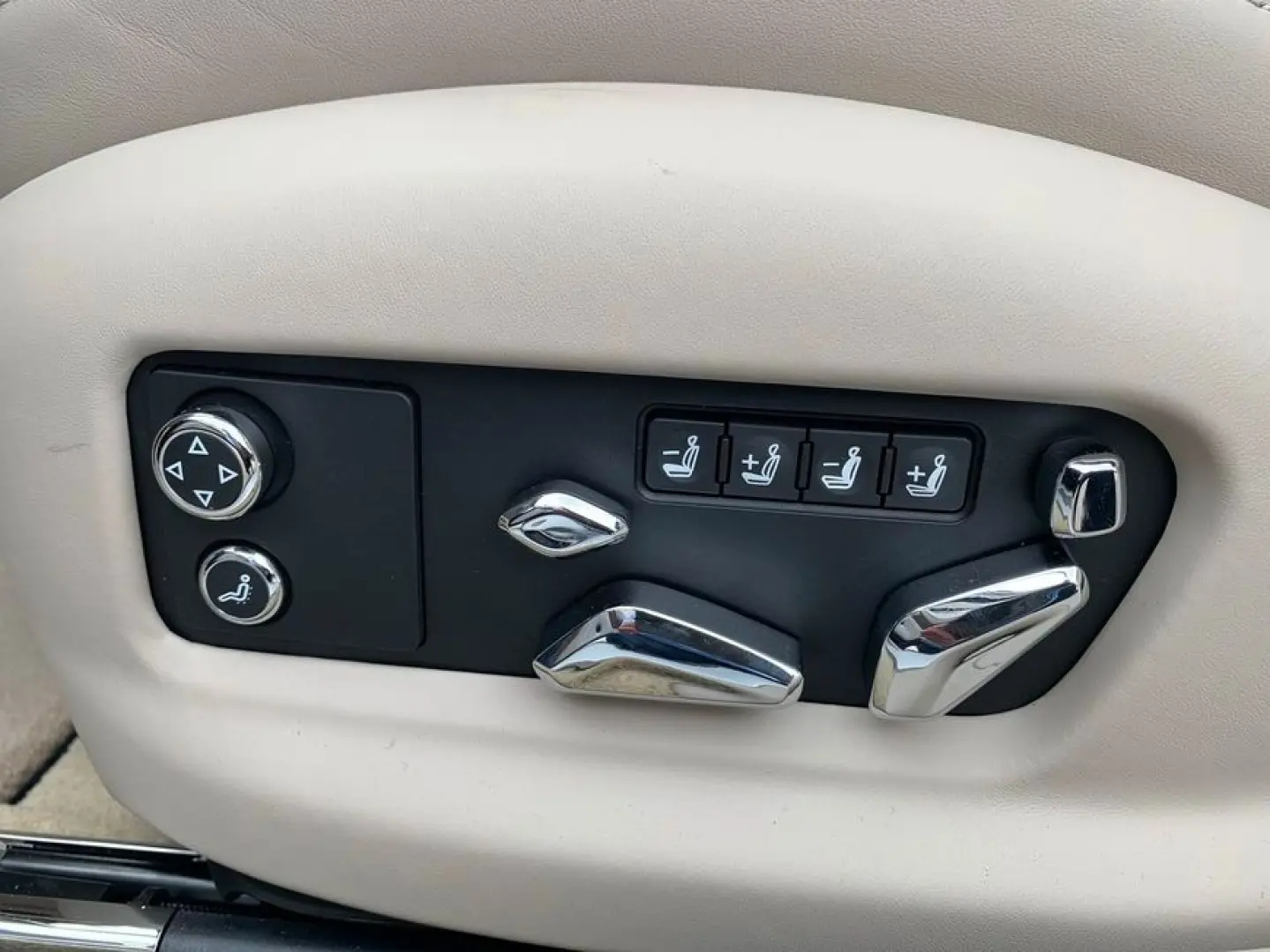 Bentley New Flying Spur V8 Azure