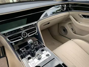 Bentley New Flying Spur V8 Azure