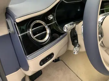 Bentley New Flying Spur V8 Azure
