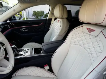 Bentley Flying Spur Mulliner V8 Mulliner REAR Entertain.