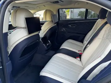 Bentley Flying Spur Mulliner V8 Mulliner REAR Entertain.