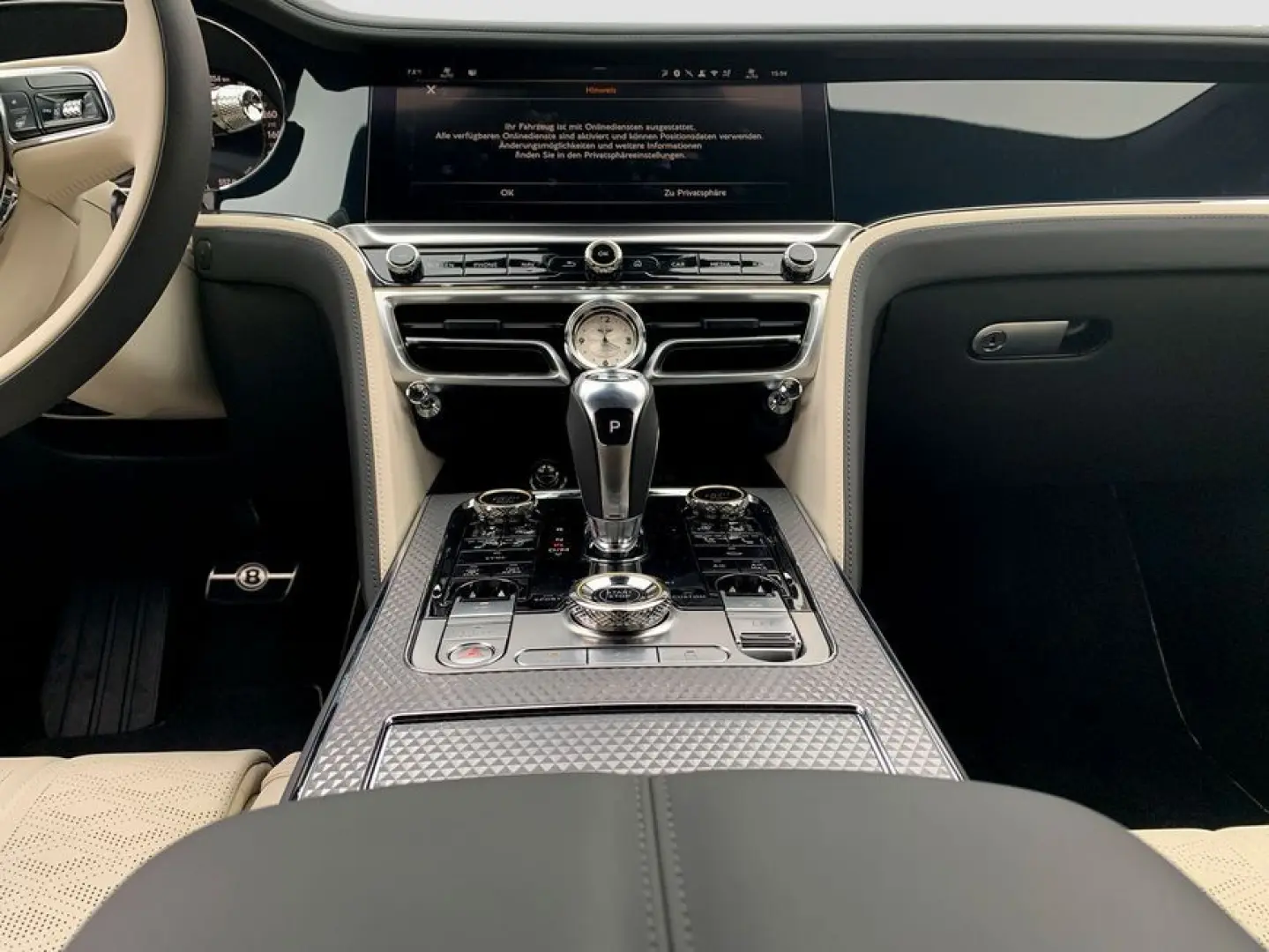 Bentley New Flying Spur V8 Hybrid Mulliner