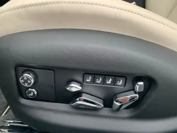 Bentley New Flying Spur V8 Hybrid Mulliner
