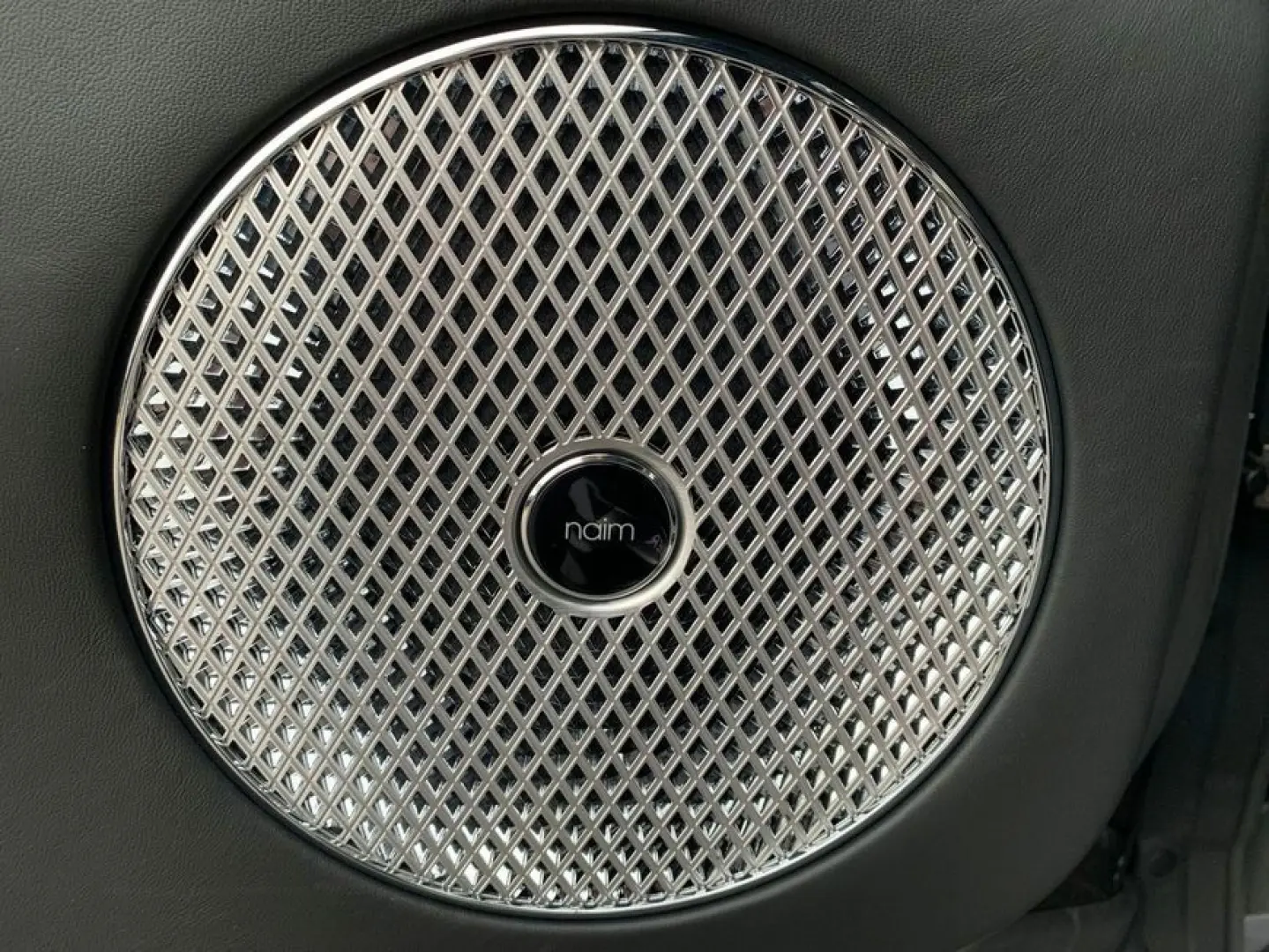 Bentley New Flying Spur V8 Hybrid Mulliner