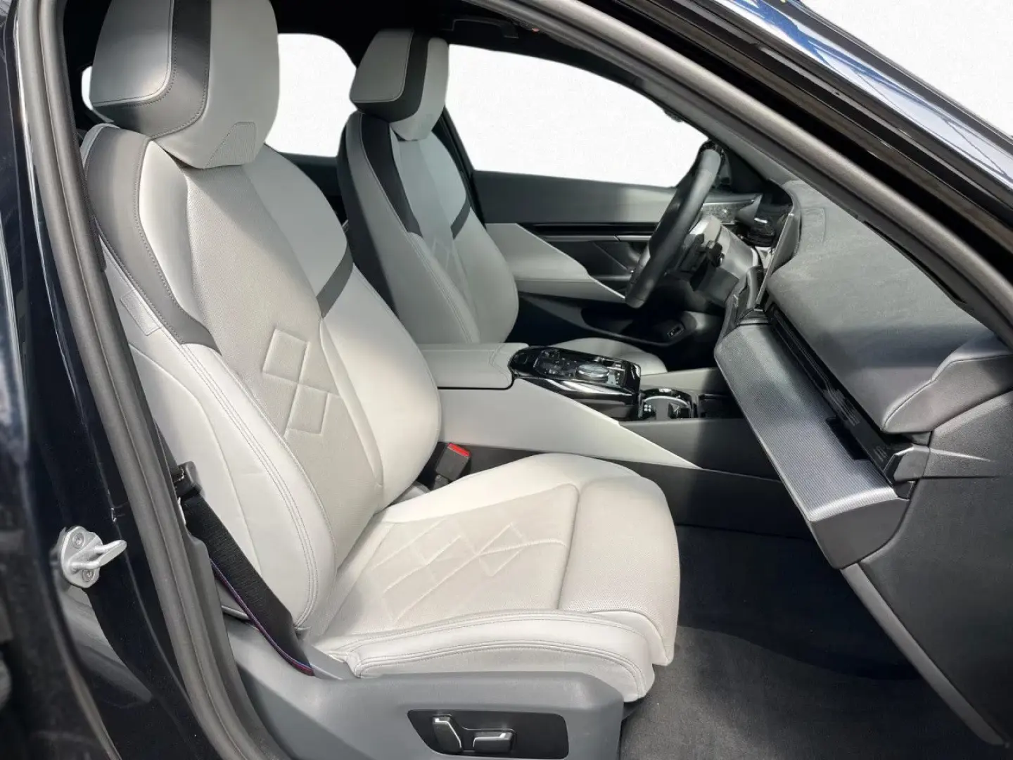BMW 520i Msport/interior alb/Distronic/HUD