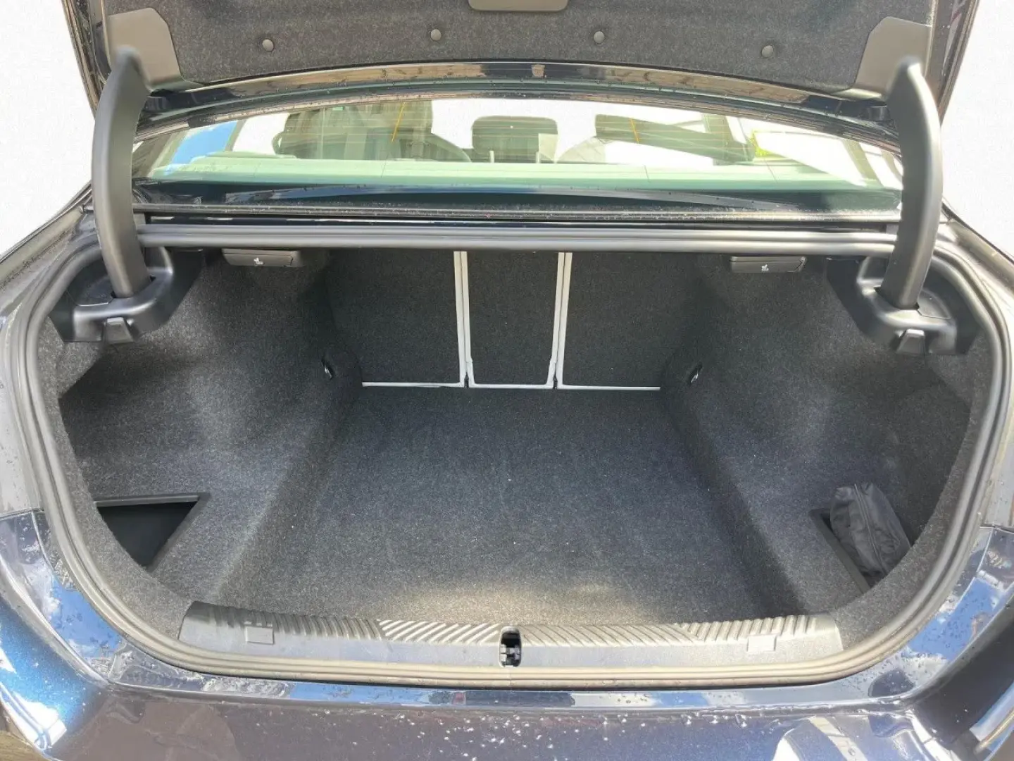 BMW 520i Msport/interior alb/Distronic/HUD