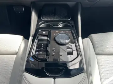 BMW 520i Msport/interior alb/Distronic/HUD