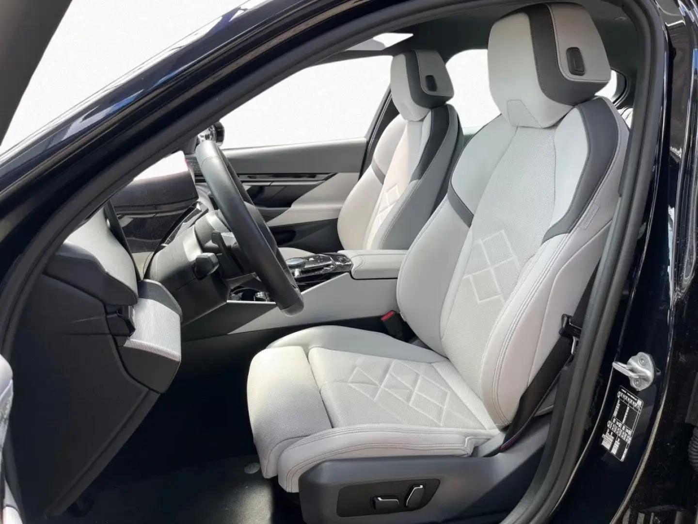 BMW 520i Msport/interior alb/Distronic/HUD
