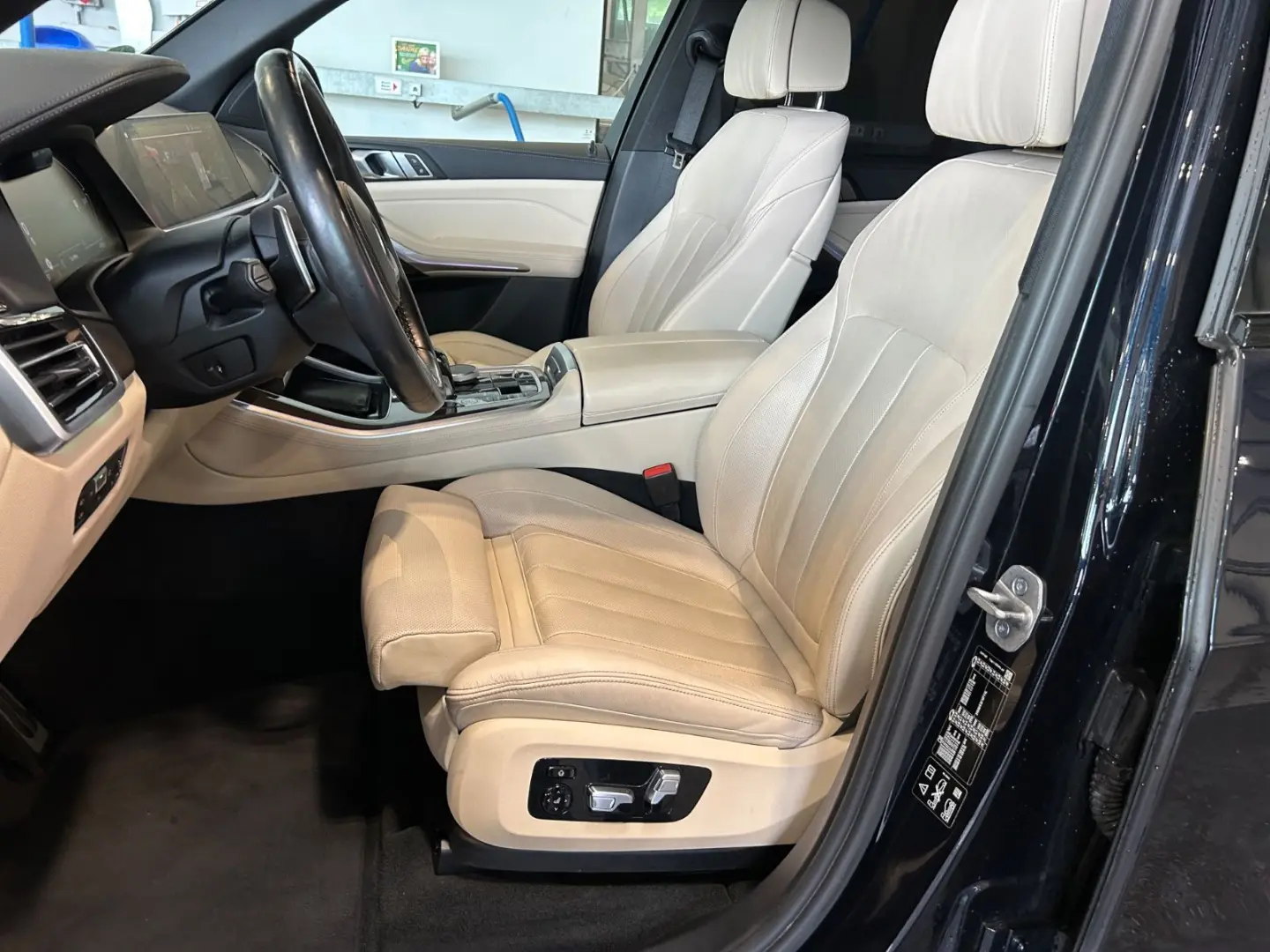 BMW X5 xDrive 40 d M Sport--7 LOCURI