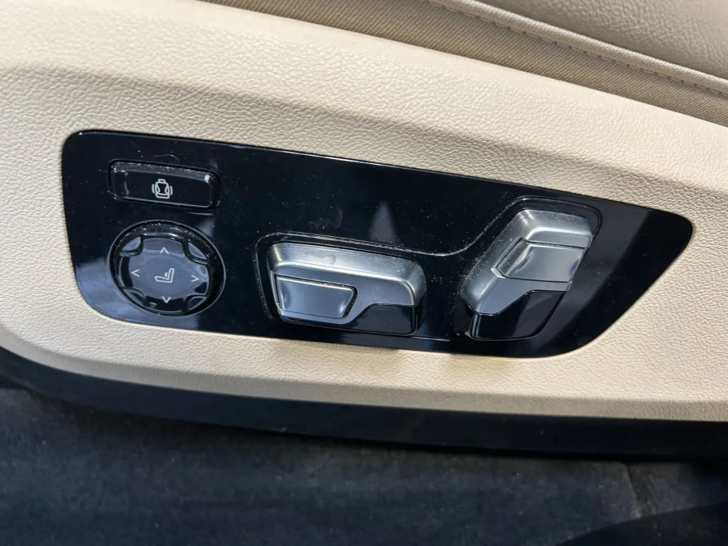 BMW X5 xDrive 40 d M Sport--7 LOCURI