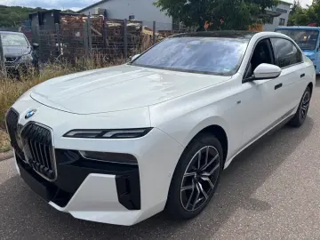 BMW 740 d xDrive MSport AHK SkyDACH