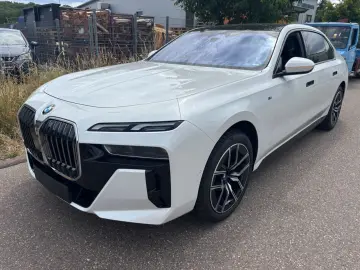 BMW 740 d xDrive MSport AHK SkyDACH