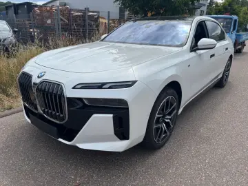 BMW 740 d xDrive MSport AHK SkyDACH