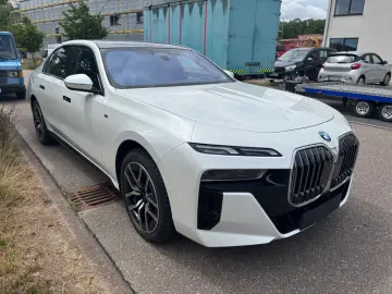 BMW 740 d xDrive MSport AHK SkyDACH