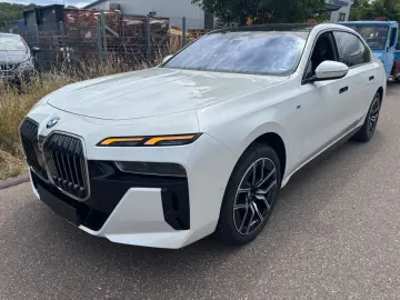 BMW 740 d xDrive MSport AHK SkyDACH
