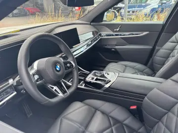 BMW 740 d xDrive MSport AHK SkyDACH