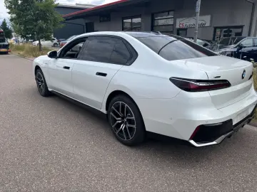 BMW 740 d xDrive MSport AHK SkyDACH