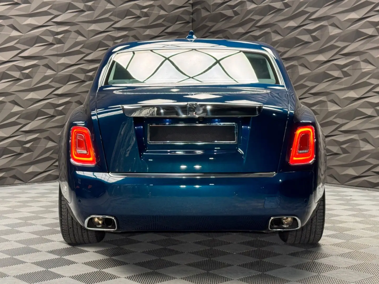 Phantom One of one l V12