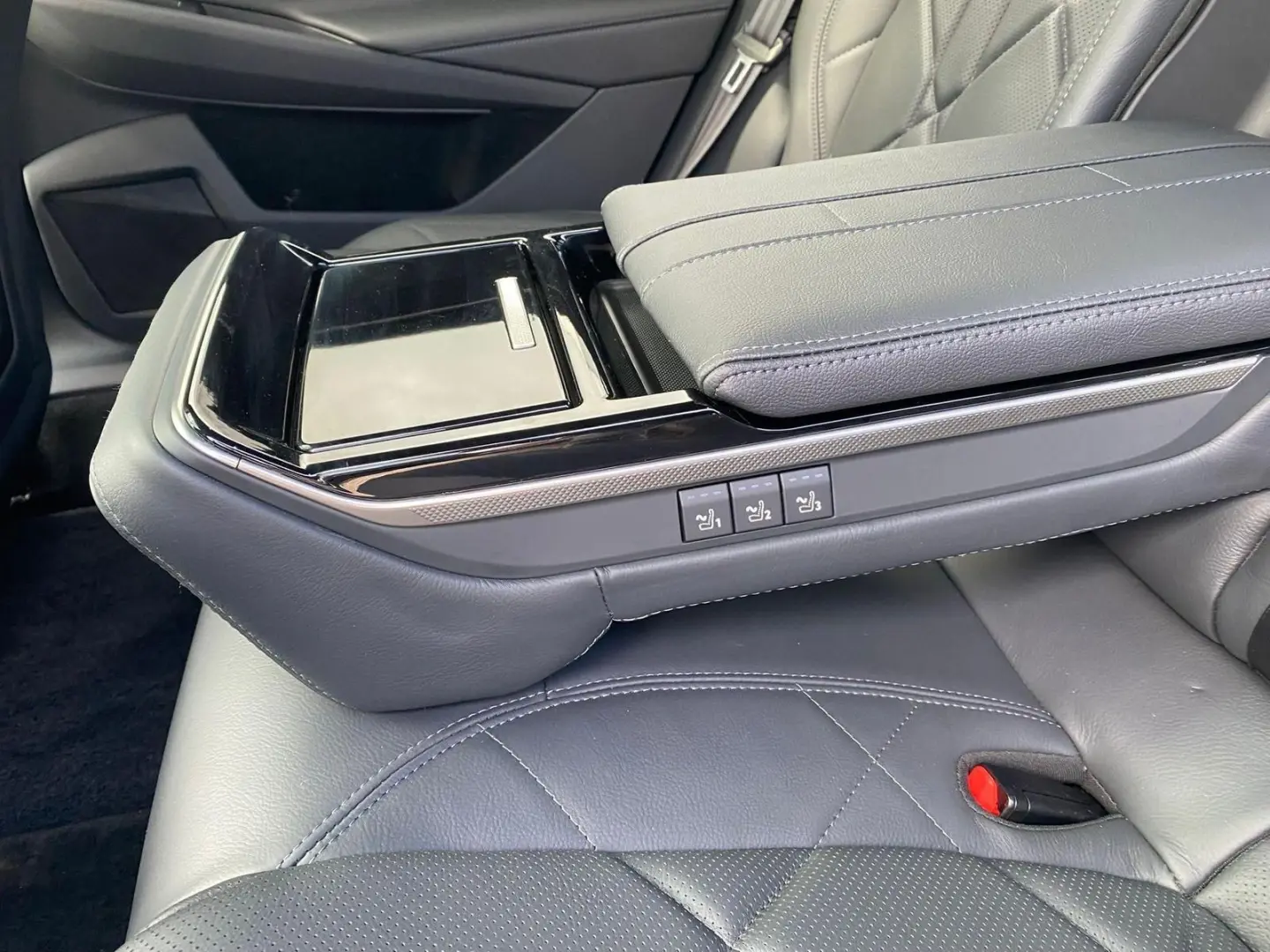 DS 9 E-Tense 225 Rivoli MASSAGE + SITZKLIMA vo+h