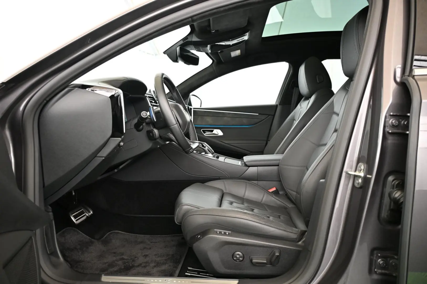 DS9 1.6 E-Tense 250 RIVOLI+ UVP 69.000 EUR