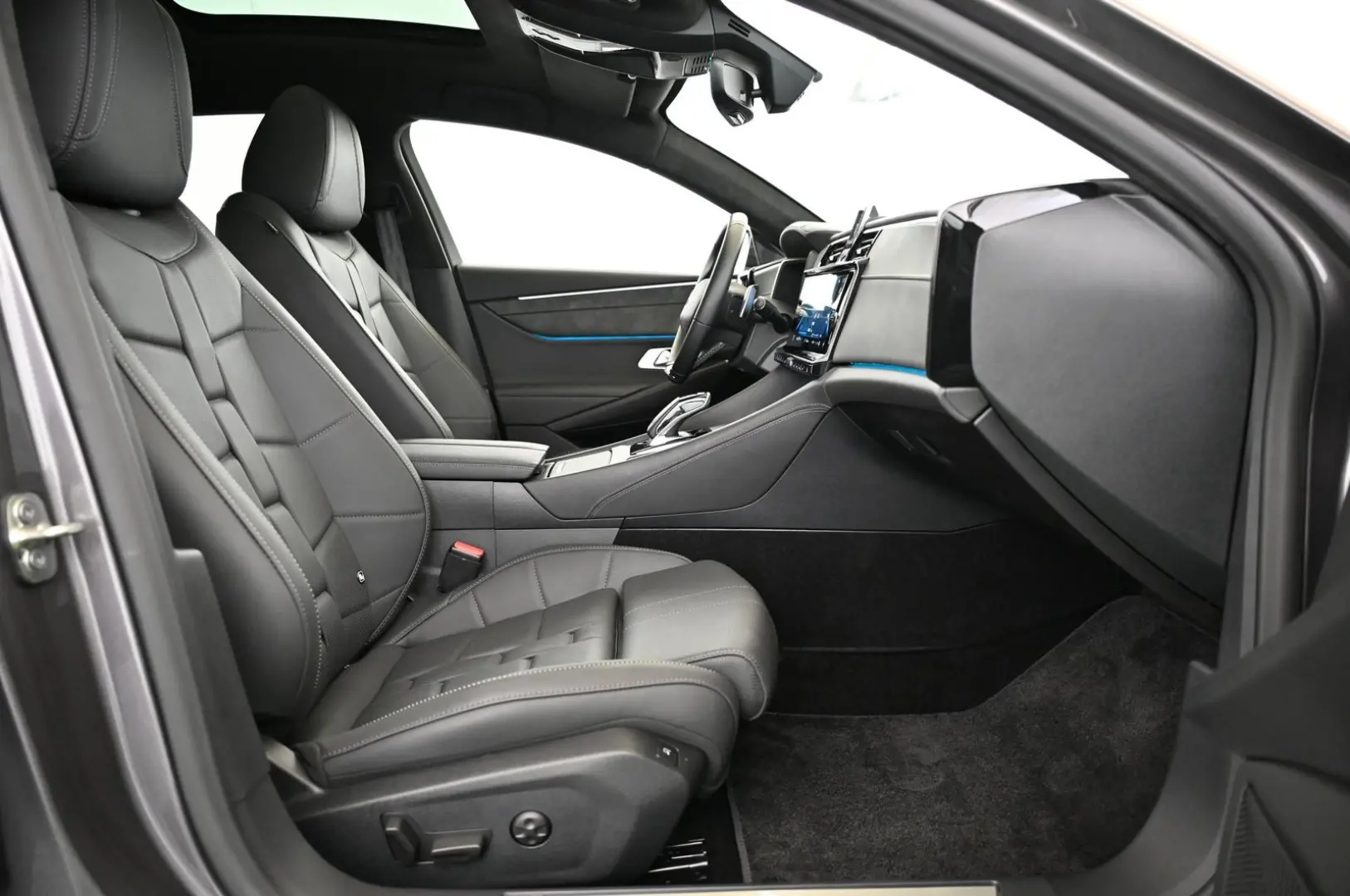 DS9 1.6 E-Tense 250 RIVOLI+ UVP 69.000 EUR