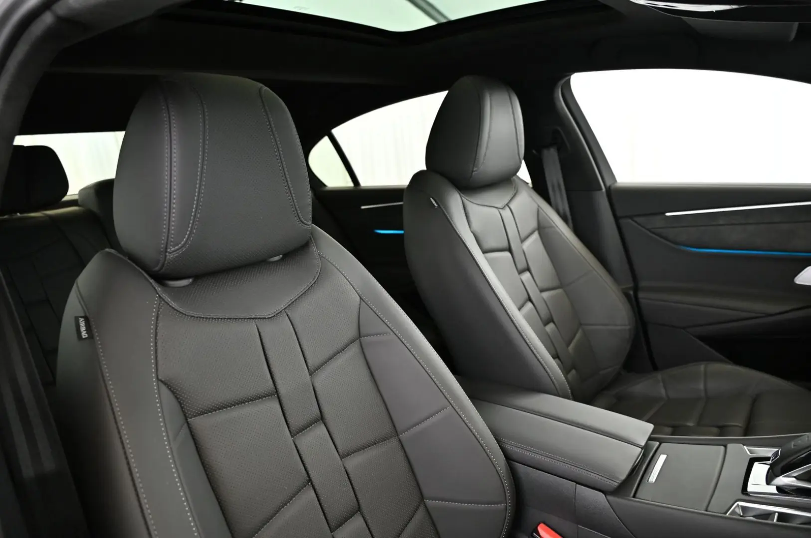 DS9 1.6 E-Tense 250 RIVOLI+ UVP 69.000 EUR