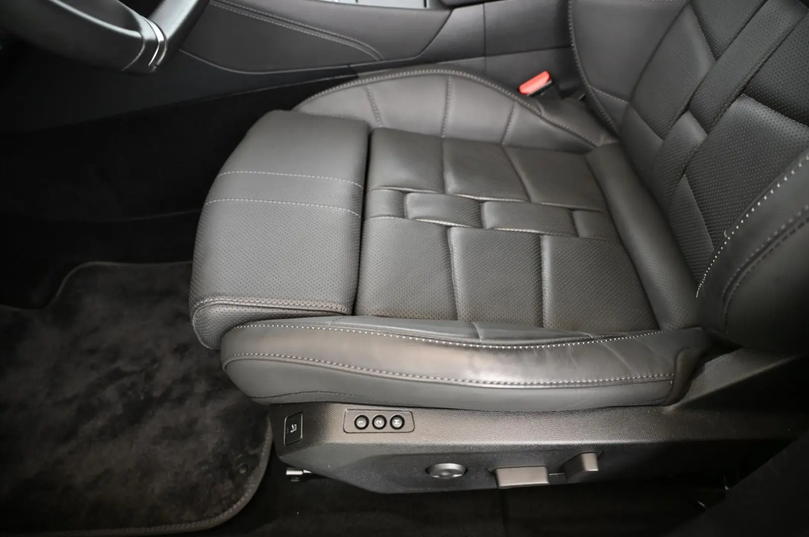 DS9 1.6 E-Tense 250 RIVOLI+ UVP 69.000 EUR