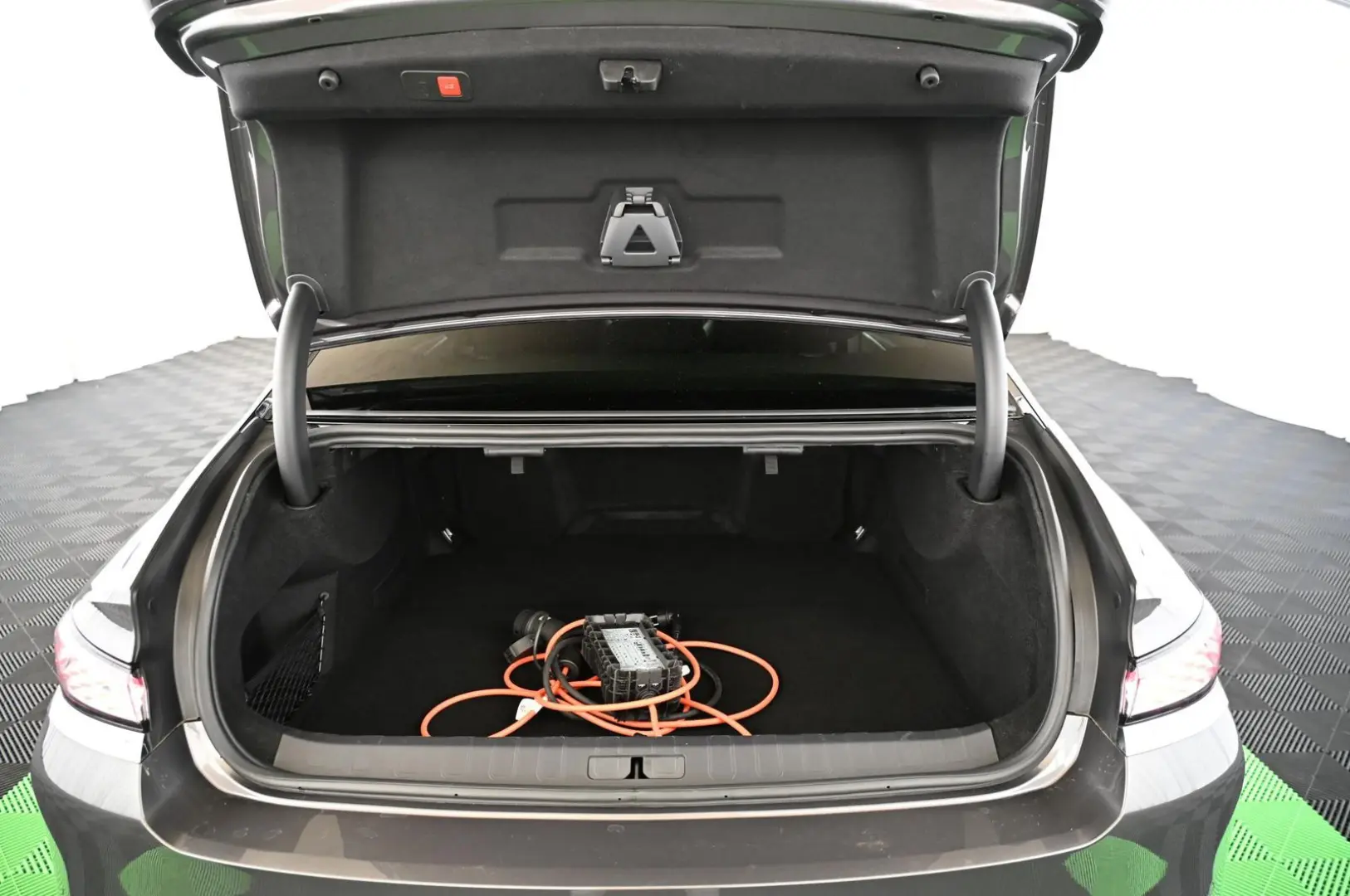 DS9 1.6 E-Tense 250 RIVOLI+ UVP 69.000 EUR
