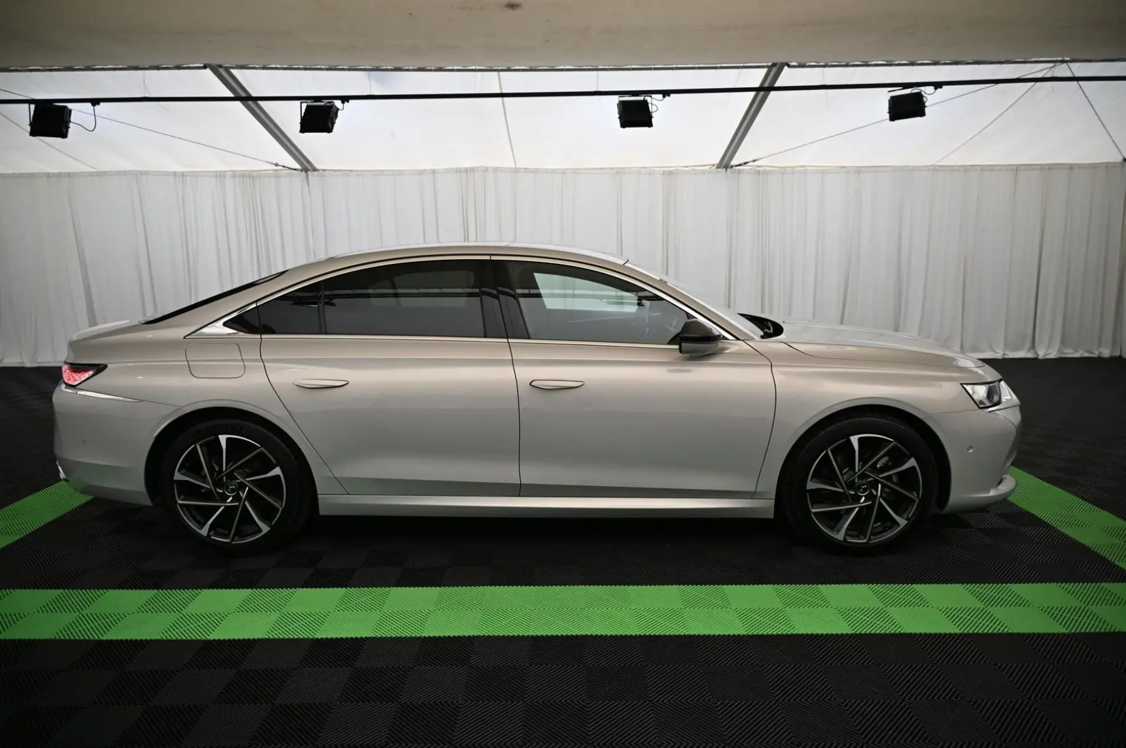 DS9 1.6 E-Tense 250 RIVOLI+ UVP 68.000 EUR