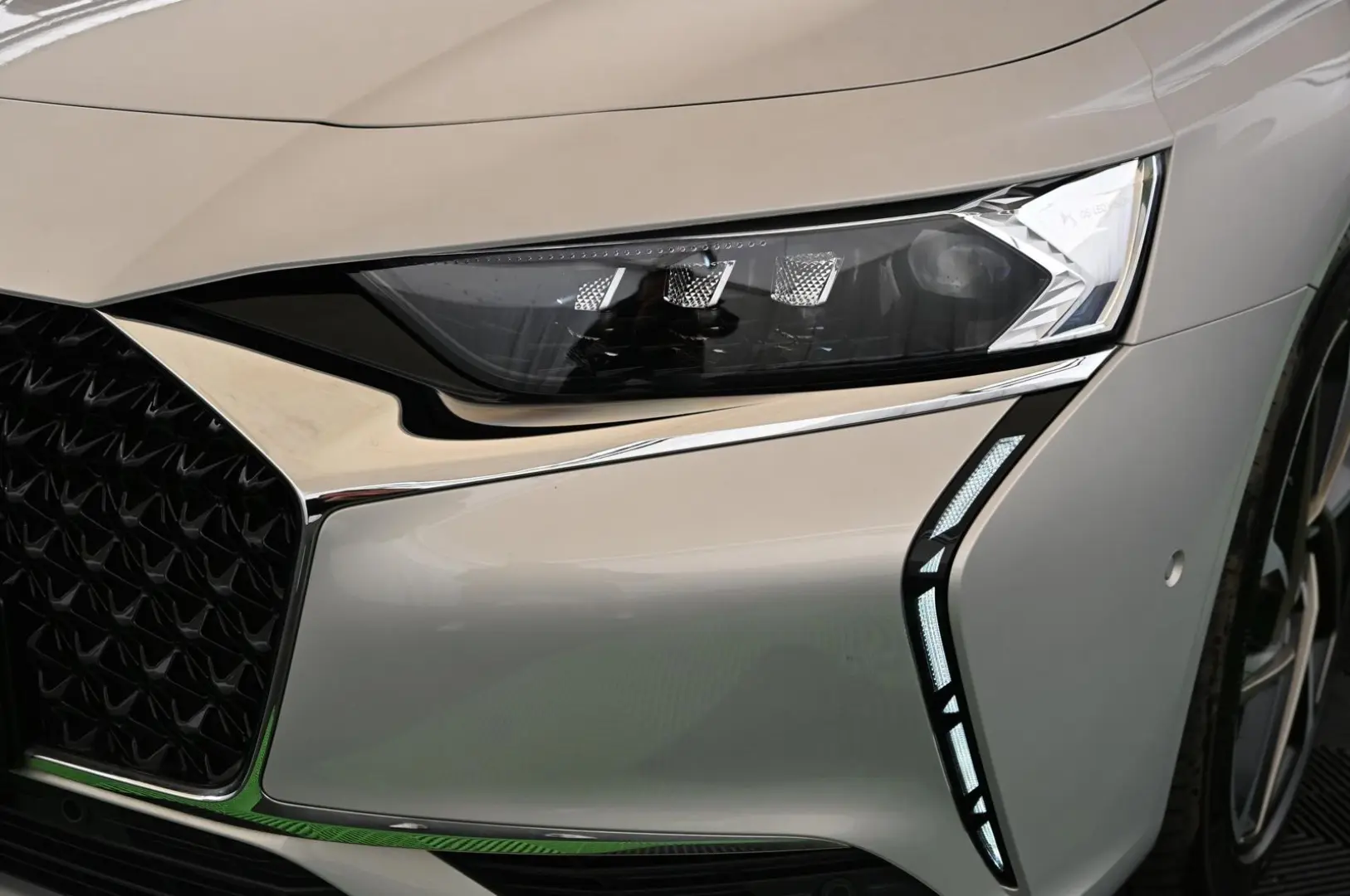 DS9 1.6 E-Tense 250 RIVOLI+ UVP 68.000 EUR