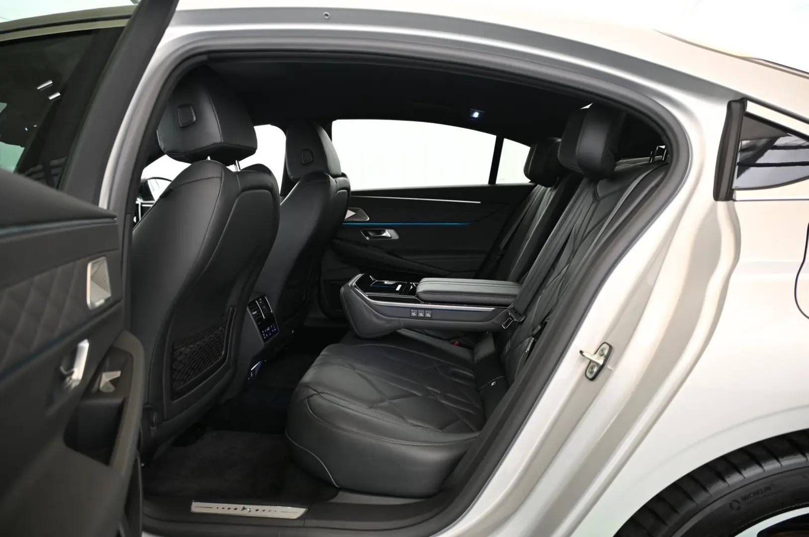 DS9 1.6 E-Tense 250 RIVOLI+ UVP 68.000 EUR