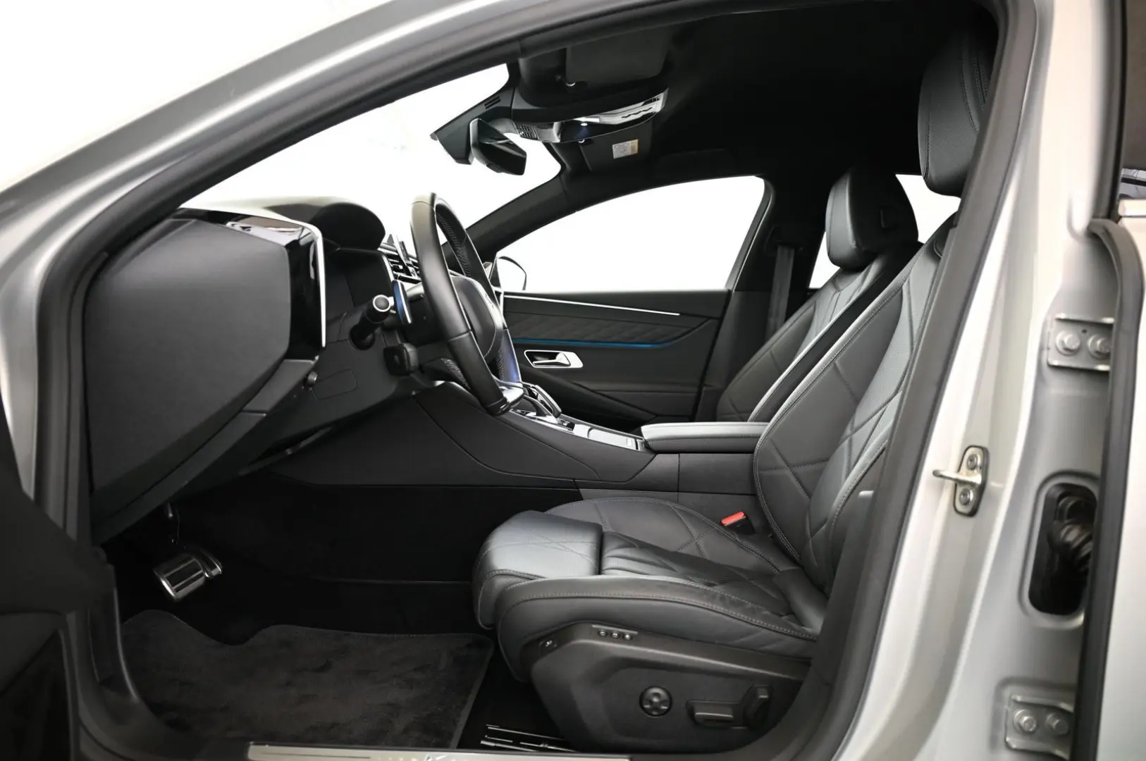 DS9 1.6 E-Tense 250 RIVOLI+ UVP 68.000 EUR