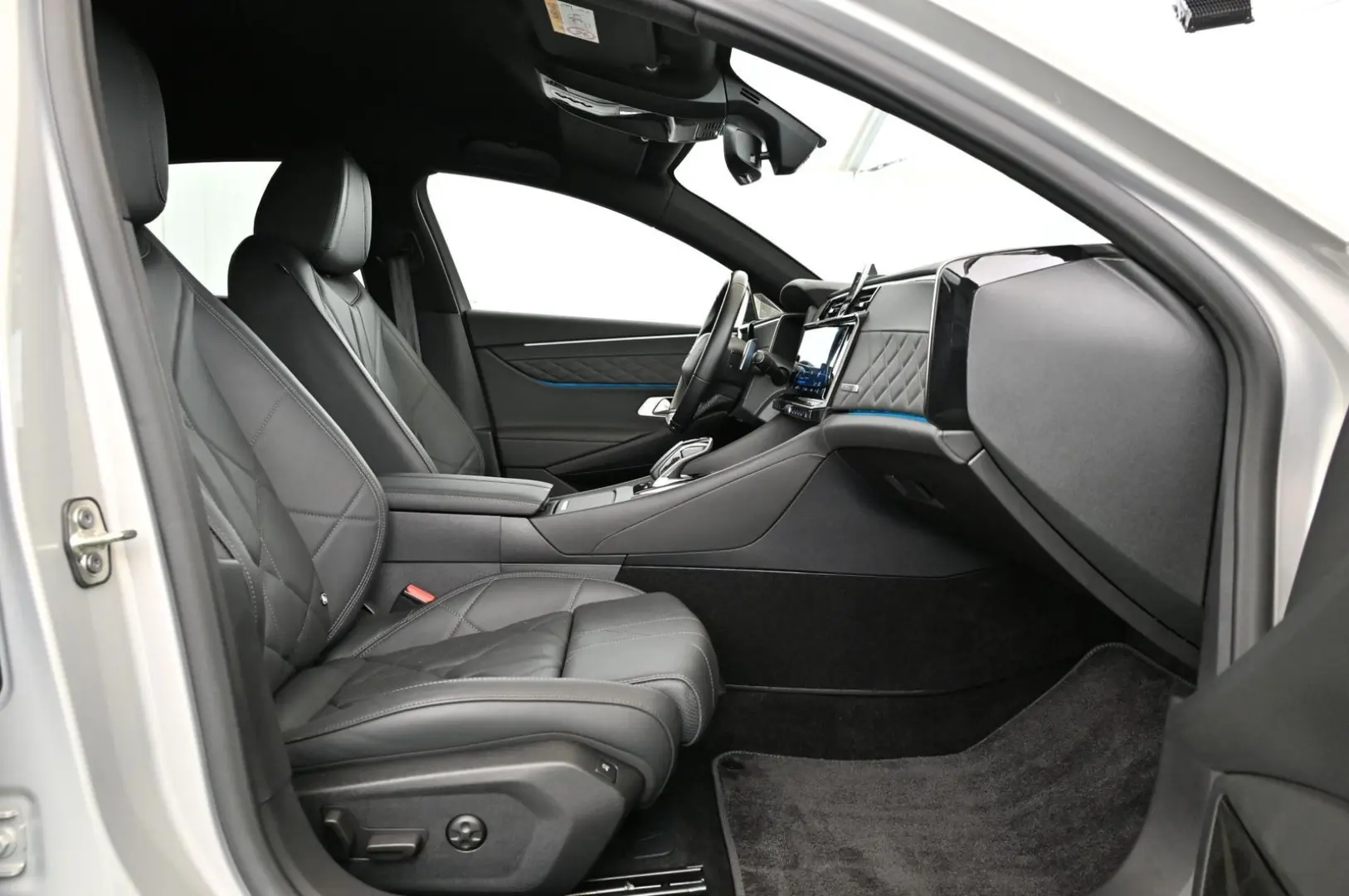 DS9 1.6 E-Tense 250 RIVOLI+ UVP 68.000 EUR