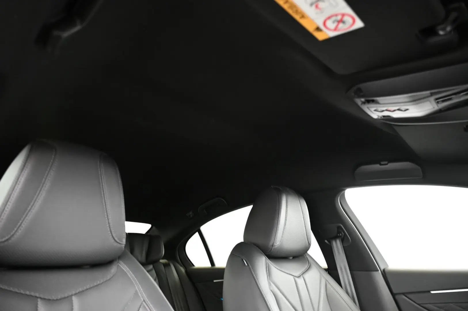 DS9 1.6 E-Tense 250 RIVOLI+ UVP 68.000 EUR