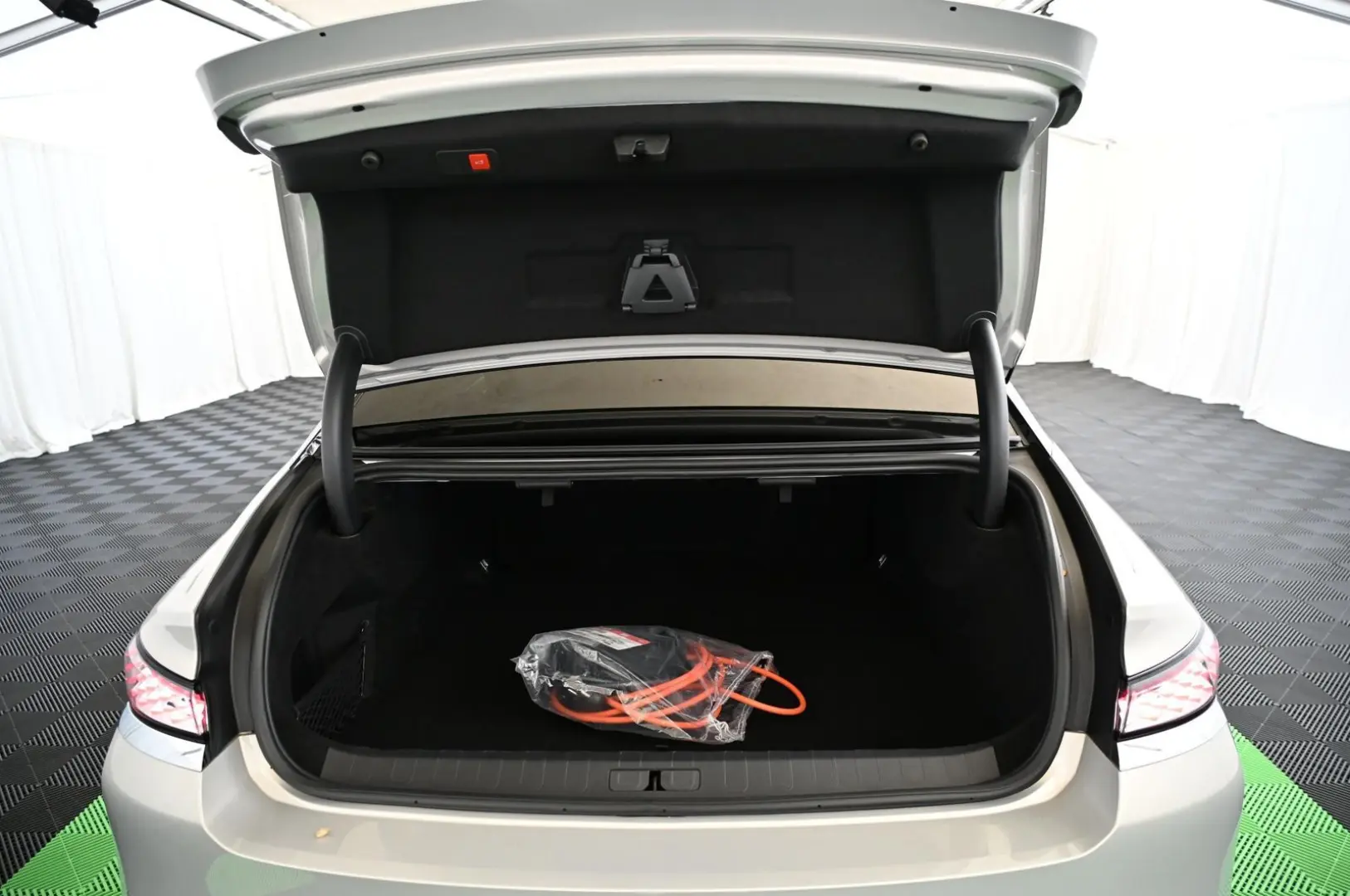 DS9 1.6 E-Tense 250 RIVOLI+ UVP 68.000 EUR