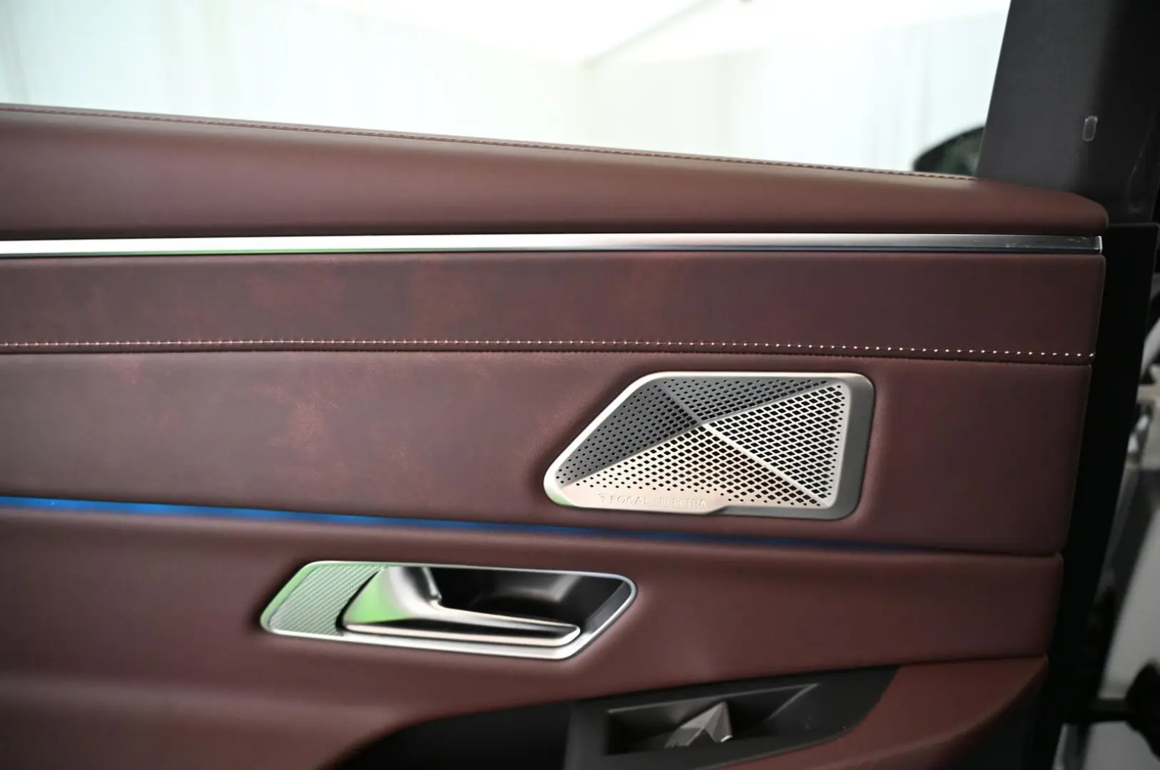 DS9 1.6 E-Tense 250 RIVOLI+ UVP 71.000 EUR