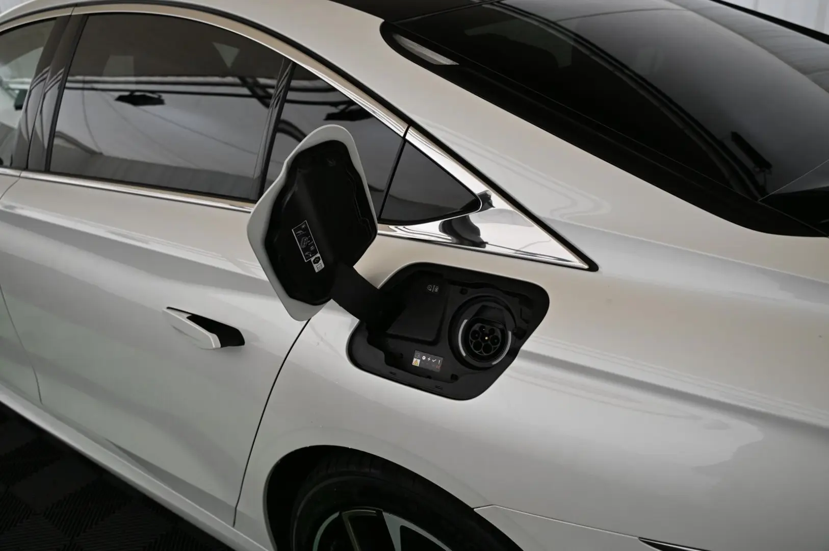 DS9 1.6 E-Tense 250 RIVOLI+ UVP 71.000 EUR