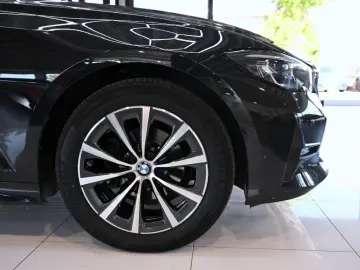 318d 8G-Autom. Sport Line NAVI Laser