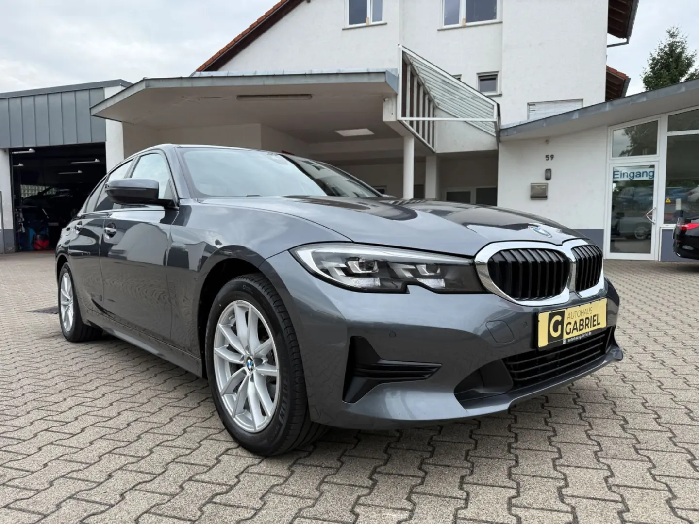318 d Lim. LiveCockpit Sportsitz M Sport HiFi